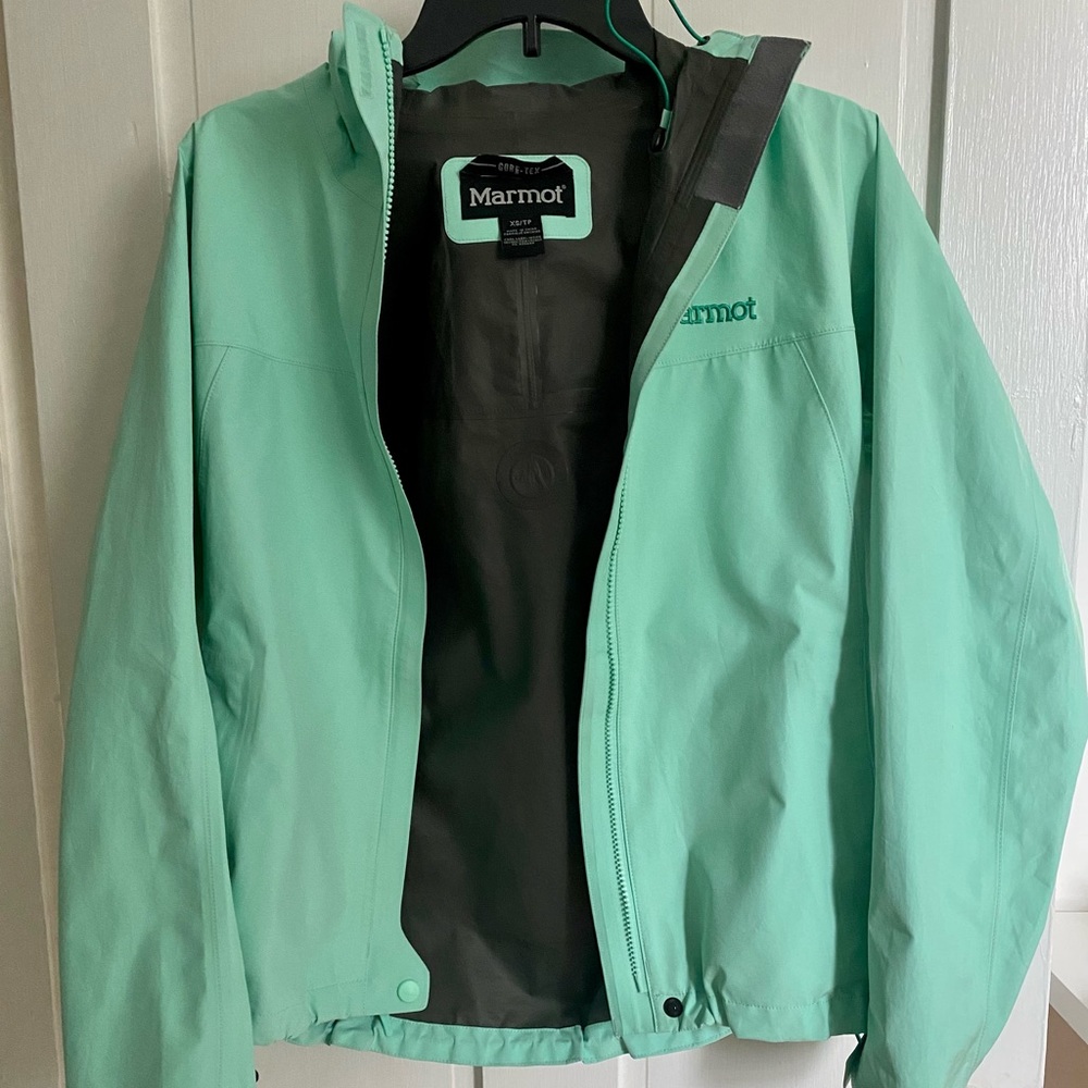 BRAND NEW Marmot Women’s Goretex Rain jacket